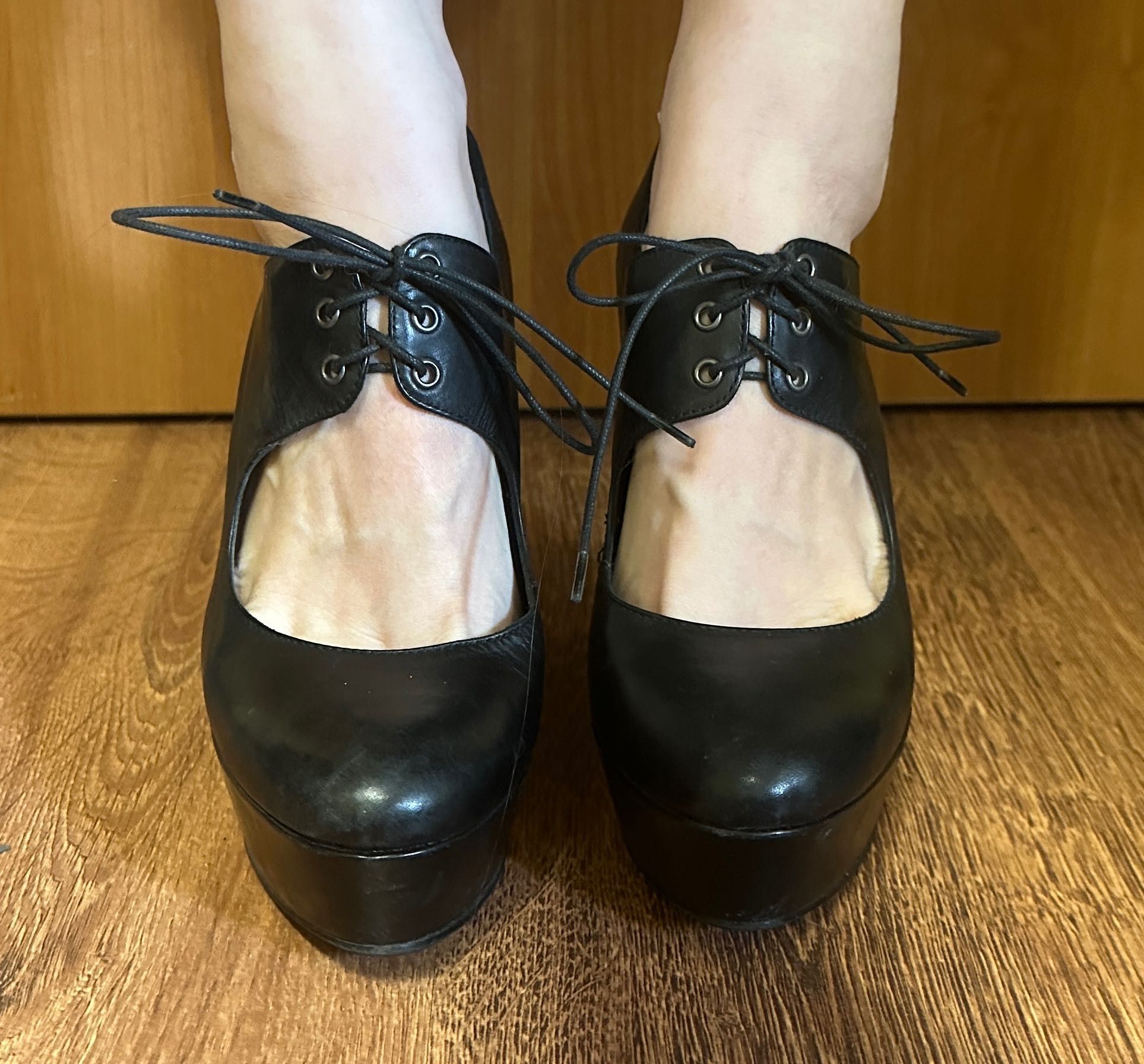 Czarne buty Simple 37 koturna wysoki obcas awangarda gothic wiązane