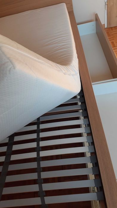 Łóżko z materacem IKEA MALM  jednoosobowe