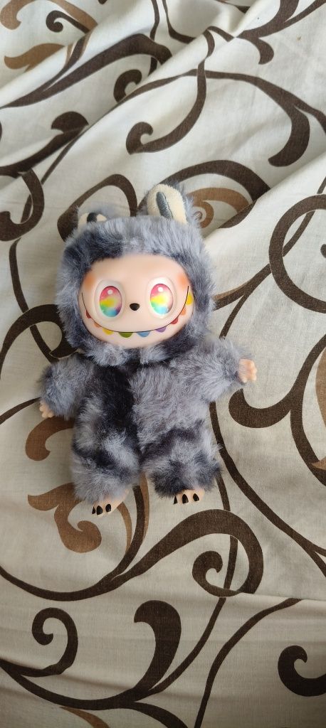 Продам ЛАБУБУ игрушку