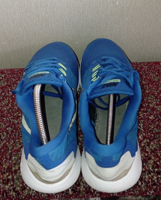 Кросівки фірми Nike 44 розміру