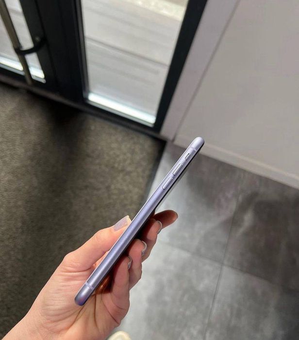 • 11 iPhone • новий телефон айфон 11 є в різних кольорах
