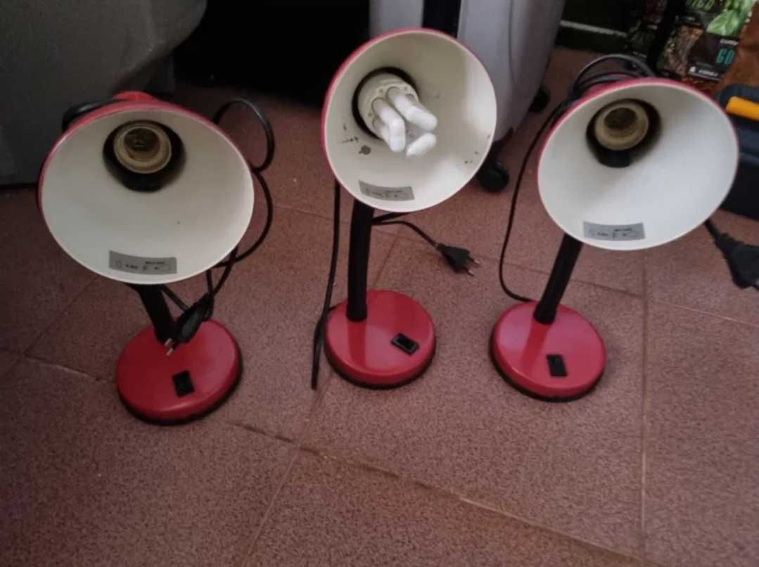 Secretária nova da cor branca