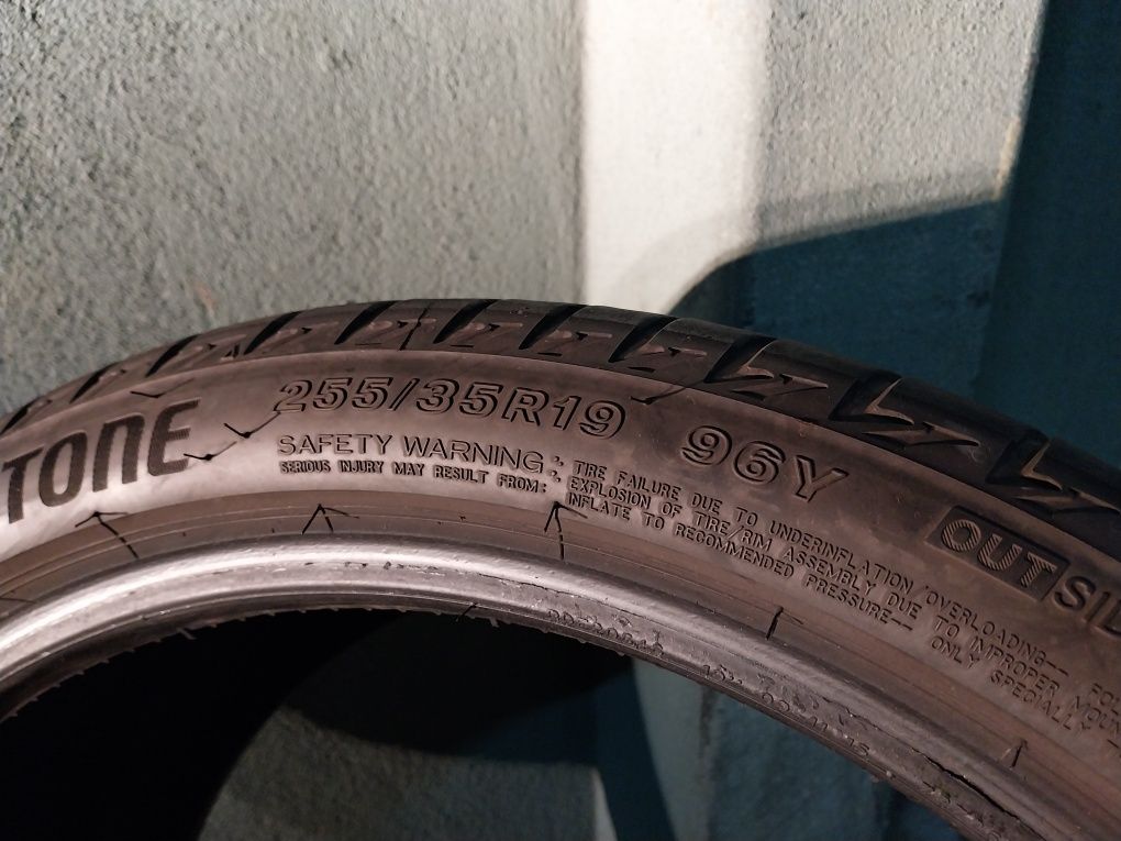 Pneus Bridgestone 255/35R19