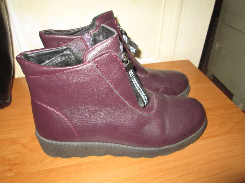 Аккуратненькие фирменные ботиночки натур кожа теплые мех р 40 нов