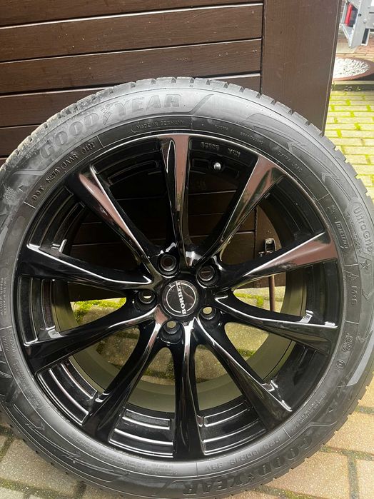 Felgi Borbet RE black glossy 8,00x18 5x112  ET 37