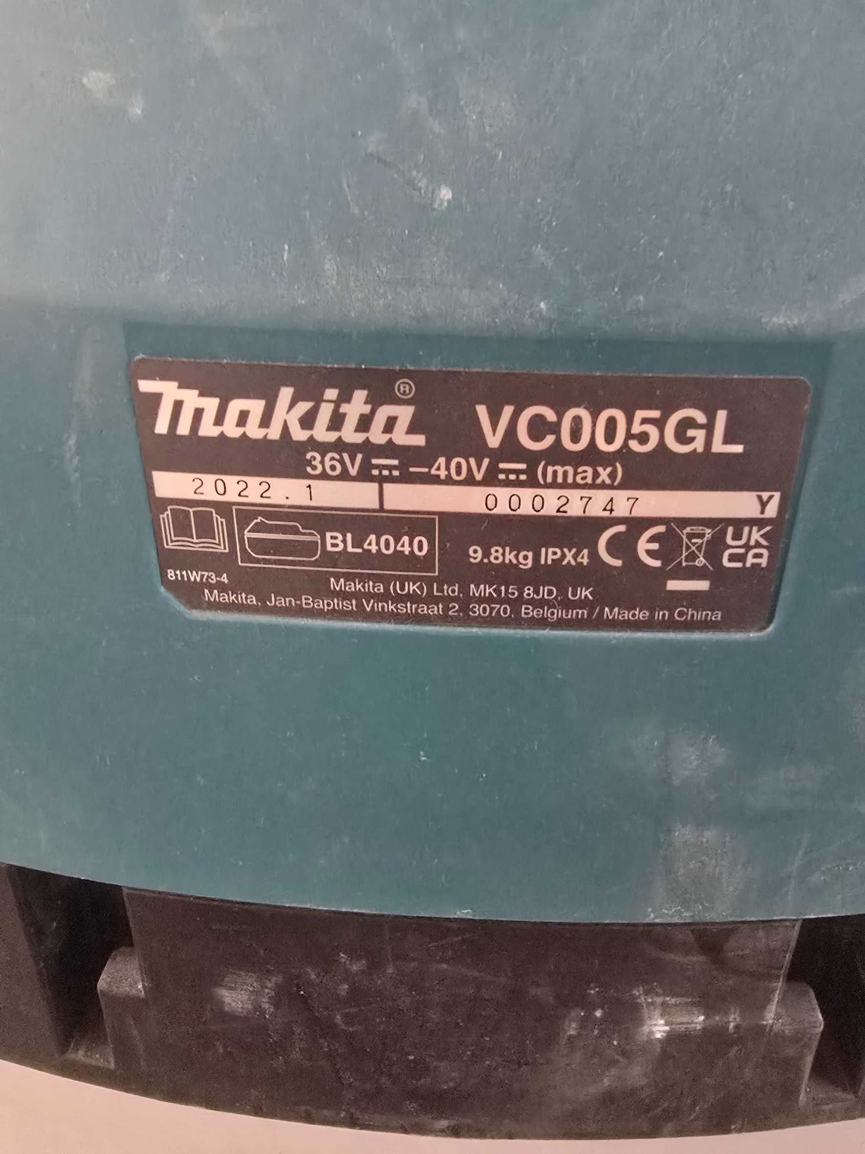 Makita VC005GL XGT 40V – przemysłowy odkurzacz cały zestaw