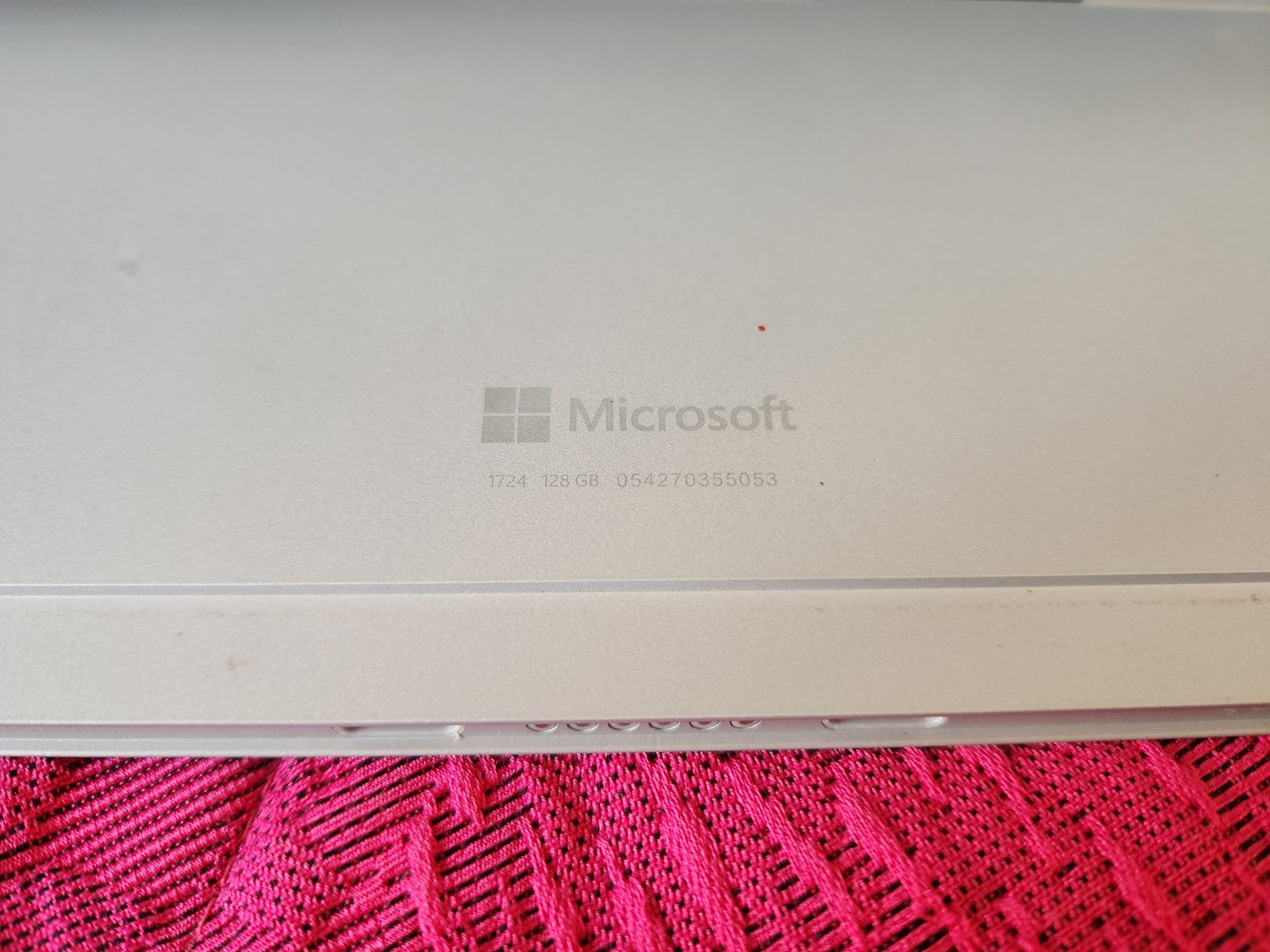 Microsoft Surface Pro 1724_Intel Core i5-6300U_4Gb RAM_128gb_12.3" IPS