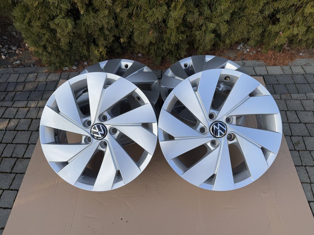 Felgi 17 cali oryginał VW GOLF 8 VIII MK8 Passat Tiguan Caddy