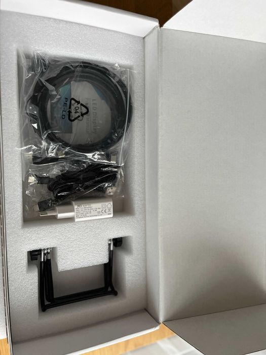 Przenośny ekran dotykowy 12,3