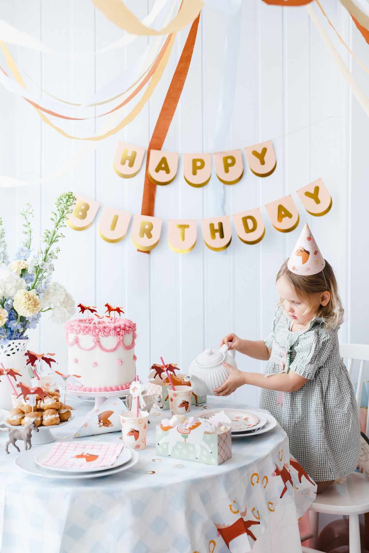 Baner happy birthday "Konie" 150cm RÓŻOWY JASNY ZE ZŁOTYM
