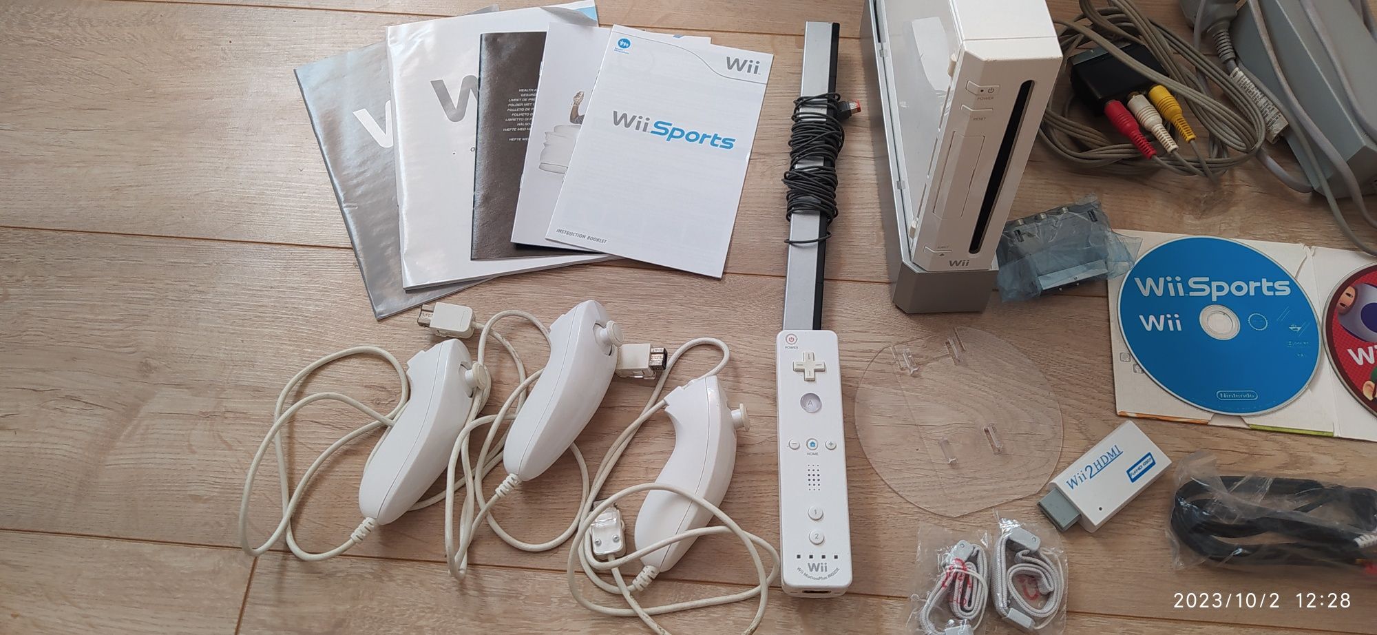 Konsola Nintendo Wii UK PAL w oryginalnym pudełku + Wii Sports / Mario