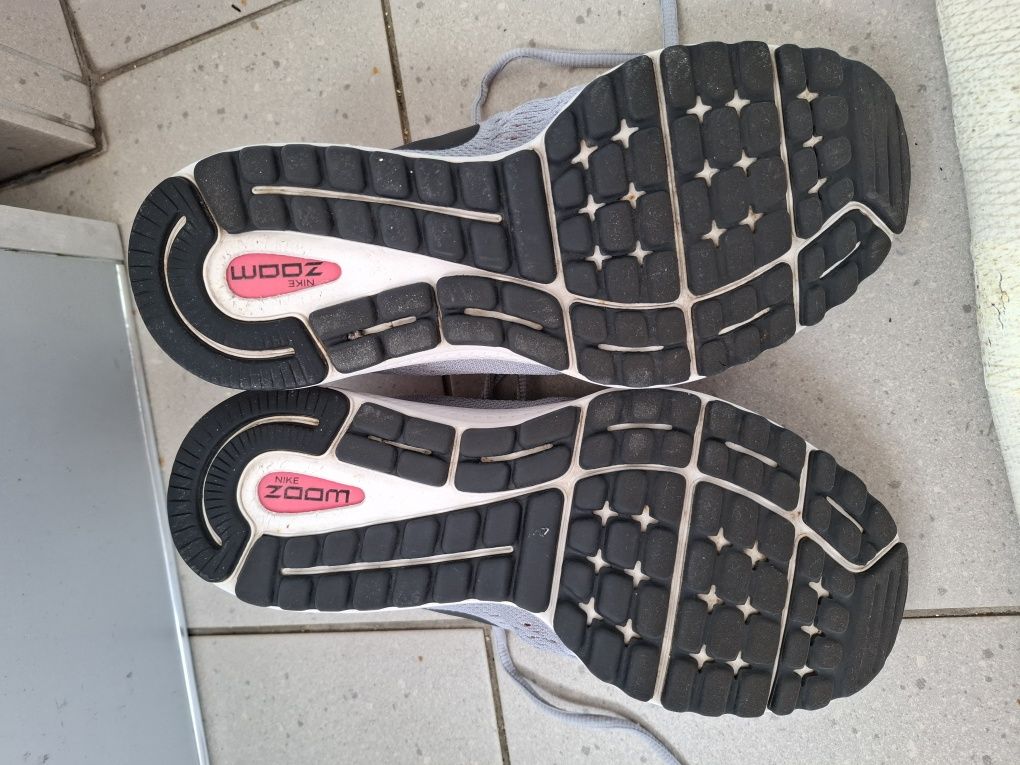 Buty damskie sportowe Nike Zoom Vomero 12 rozm.38,5