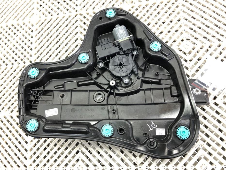 PODNOŚNIK SZYBY PRAWY TYŁ - 149.00 PLN - VW GOLF VIII (CD1) 2019 - 2022 1.5 TSI 96 kW [131 KM]