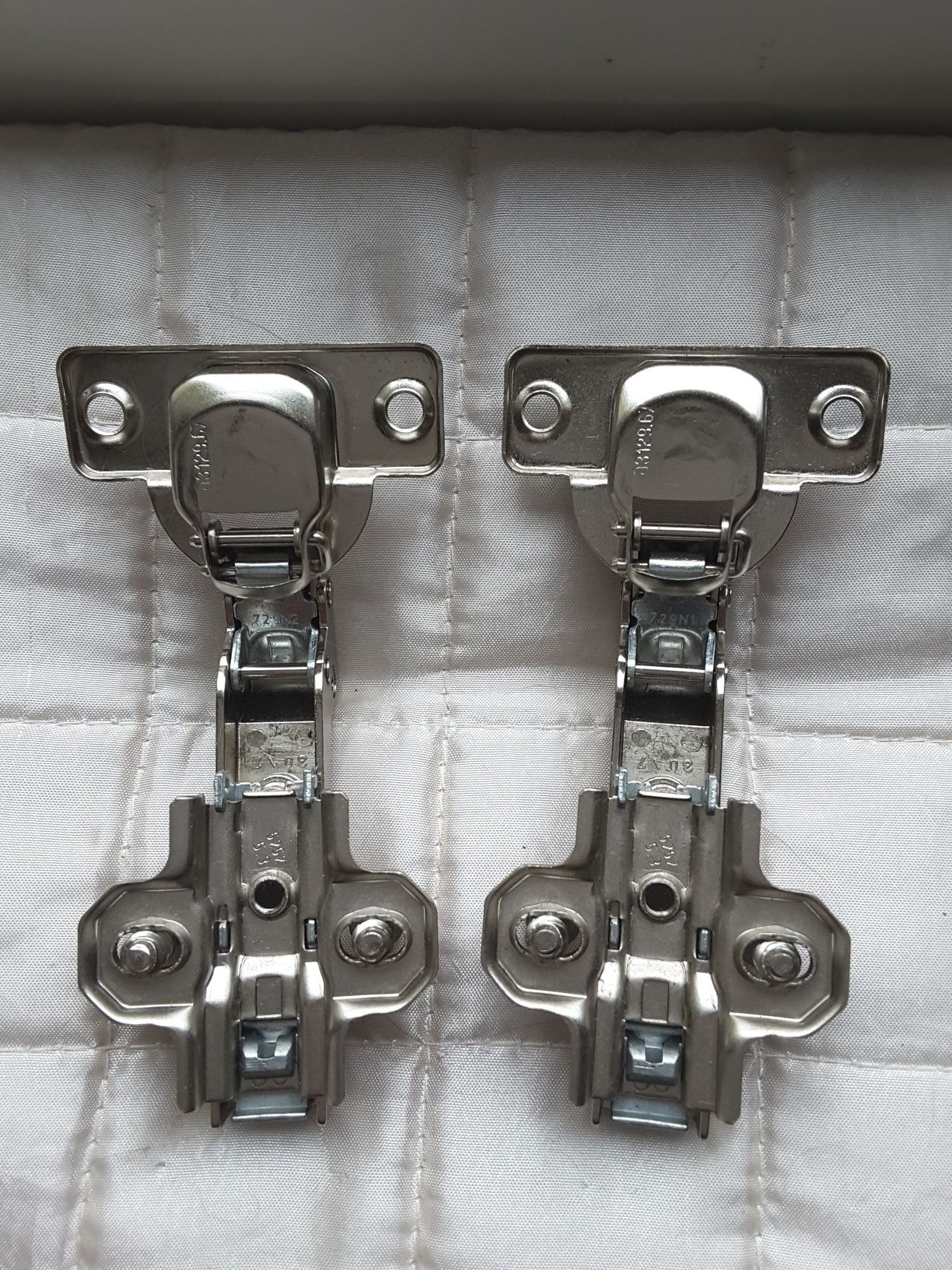 Zawiasy meblowy wpuszczany 110