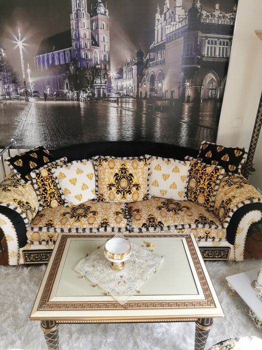 Okazja, luksusowa włoska sofa i stolik Versace