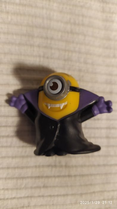245. Minionek figurka