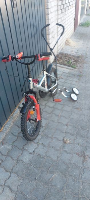 Rower dziecięcy BTWIN 16 cali z kółkami bocznymi i drążkiem do nauki