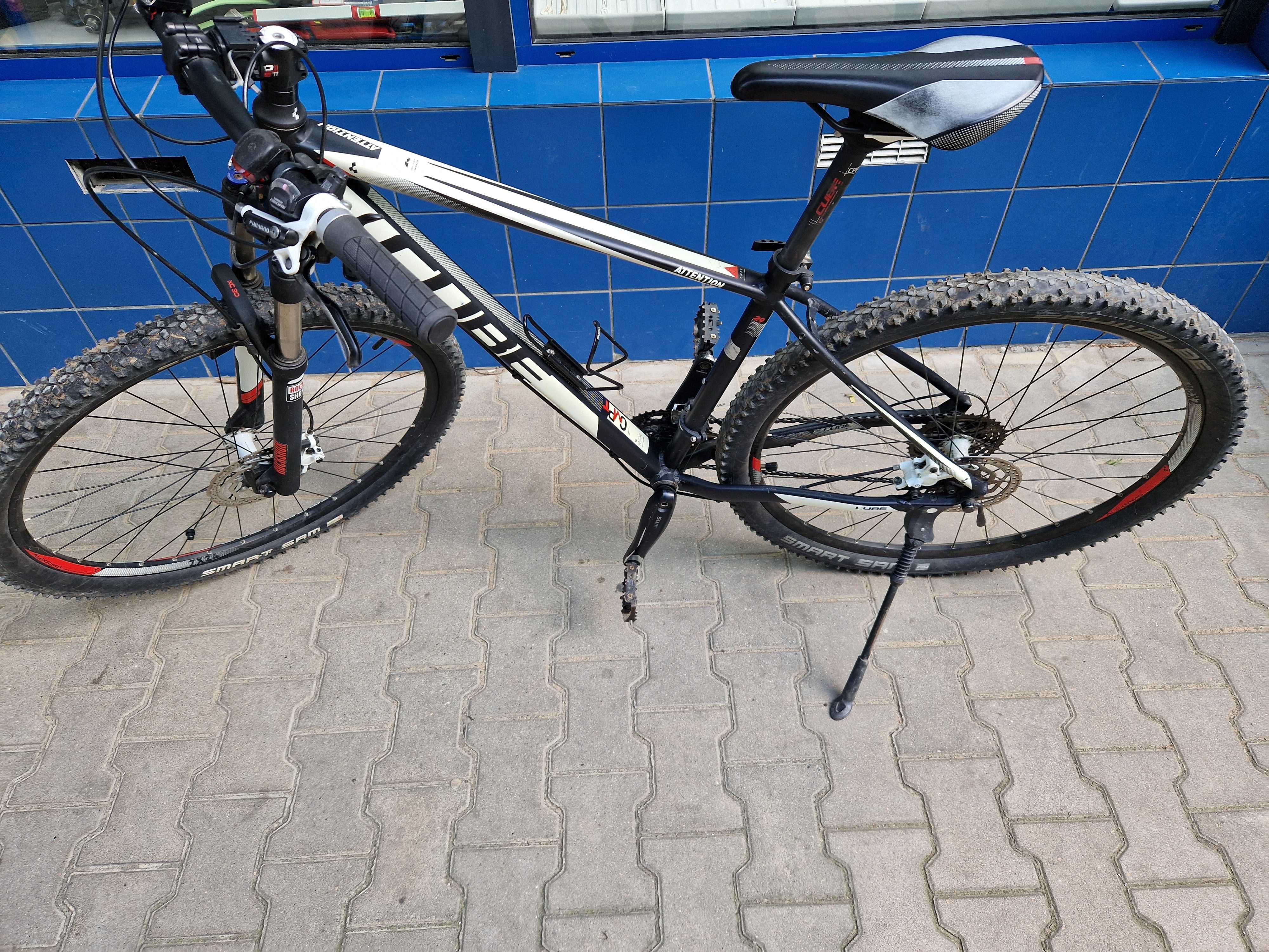Rower MTB Cube attention