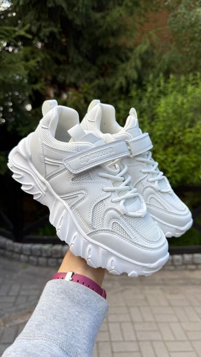 32/33 Apawwa белые кроссовки на девочку новые