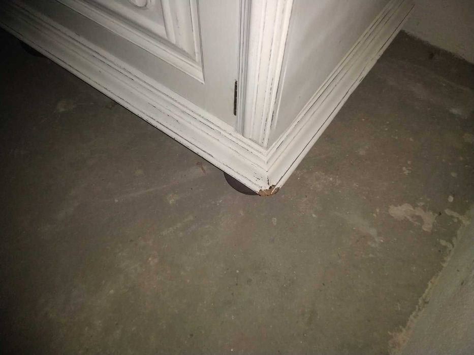 Móvel em madeira restaurado recentemente