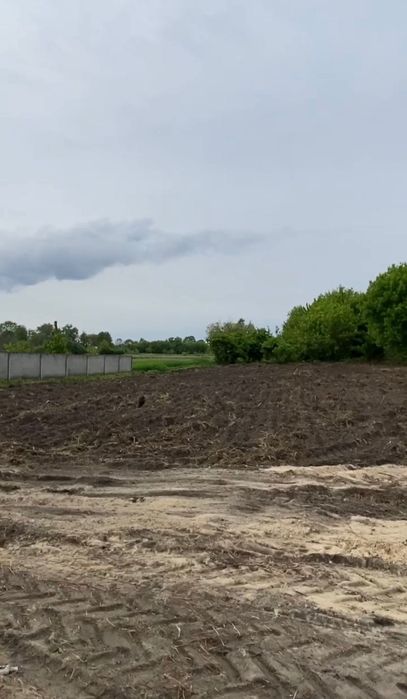 25 соток для будівництва. Вокзал, школа, новий забор