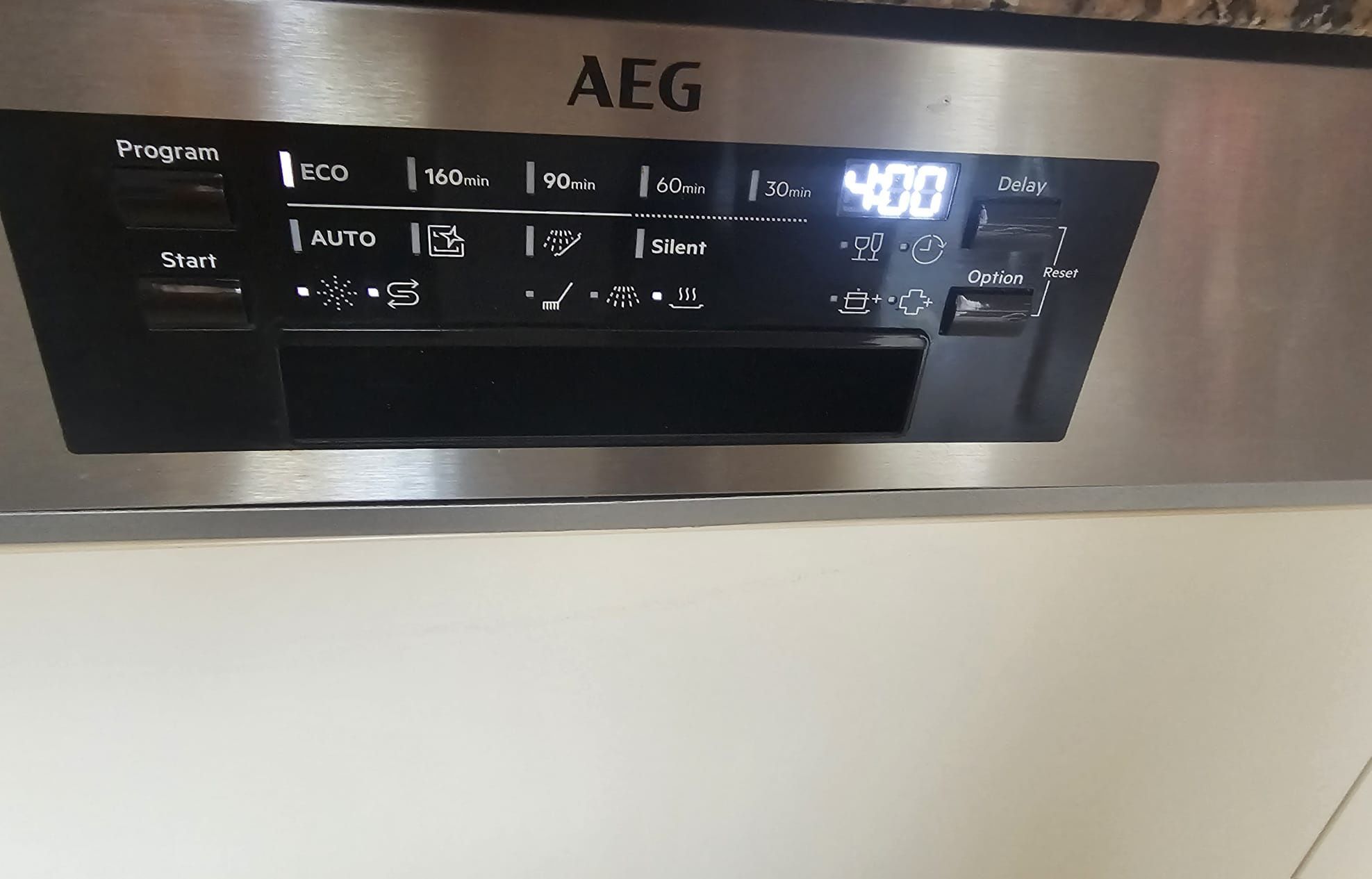 Máquina de Lavar loiça AEG de encaixe com 1 ano e Garantia