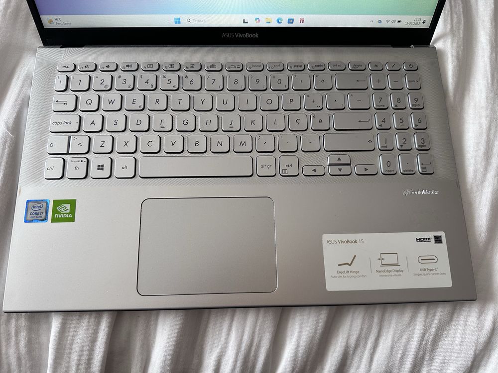 ASUS VivoBook 15