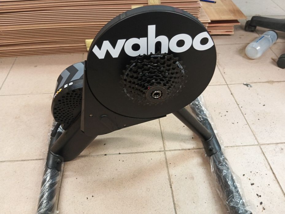 Zestaw trenażer Wahoo Kikr plus sensa Romagna r 58 , 105 aluminium
