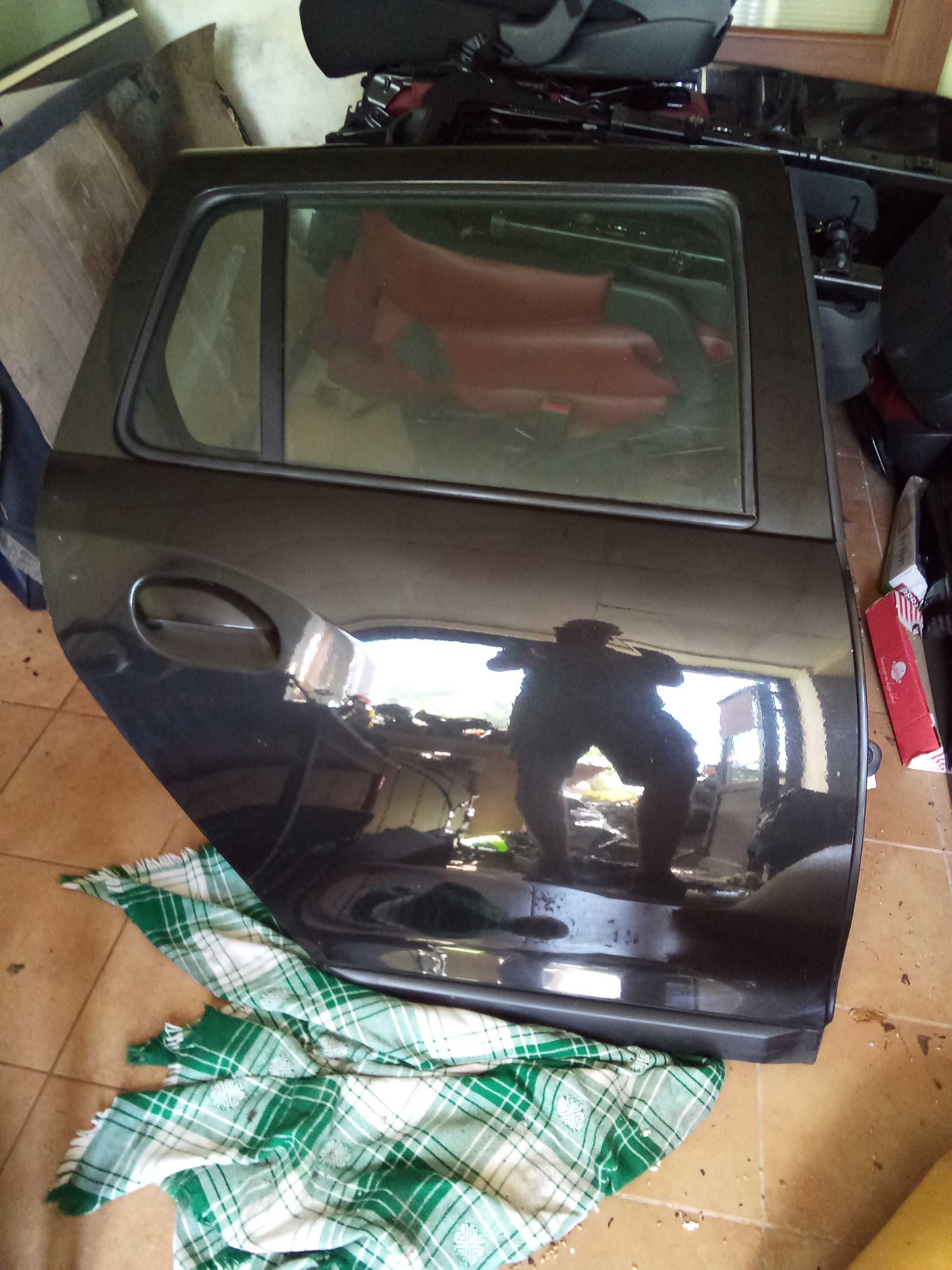 DRZWI prawy TYŁ DACIA Logan kombi mcv  kod lakieru NV676