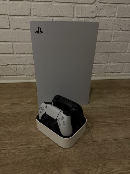 Sony Playstation 5 Digital (два джойстика)