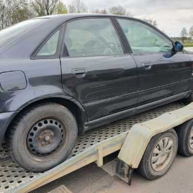 Audi A4 B5 1.9 tdi kolor czarny, sedan przeznaczony na części