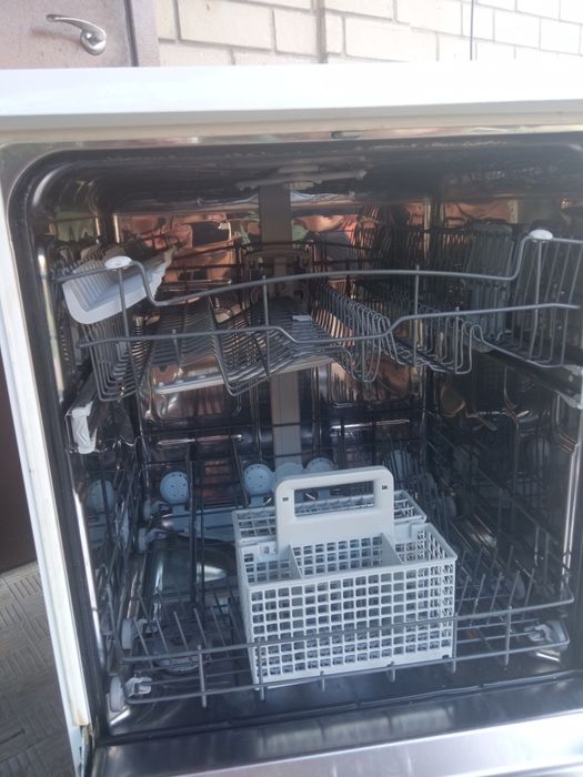 Продам посудомоючну машинку