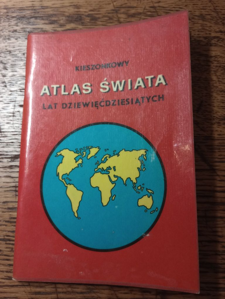 Kieszonkowy atlas świata z lat 90ch.