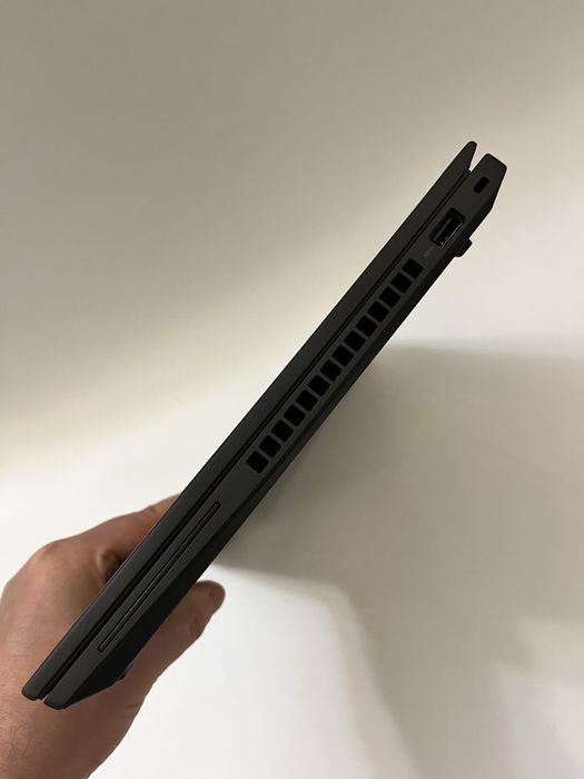 Lenovo thinkpad T14 gen4 ryzen7pro 7840u 32ram ddr5 512ssd 14"wuxga