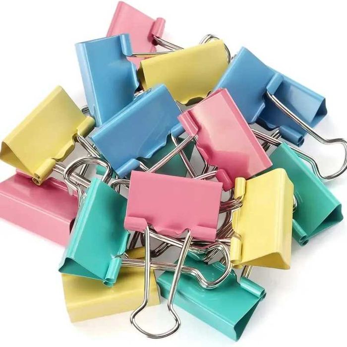 kolorowe klipsy 19 mm pudełko 40 sztuk