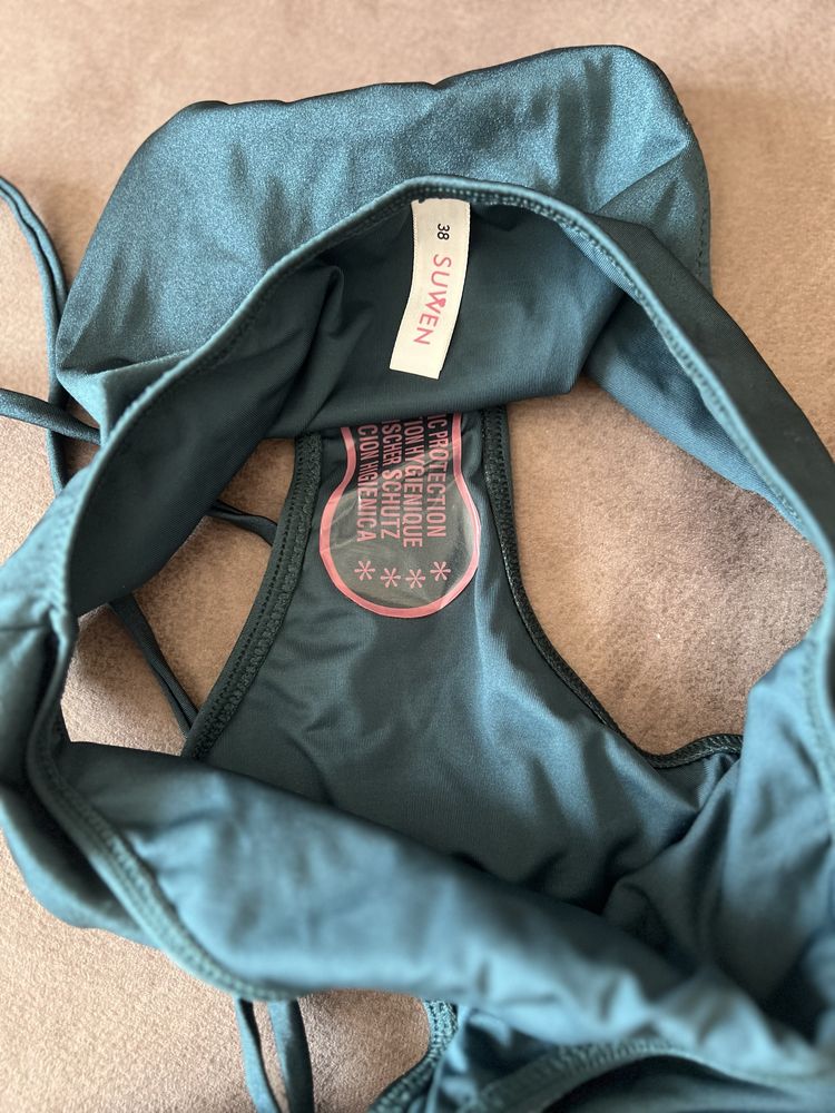 Продам купальник слитный новый