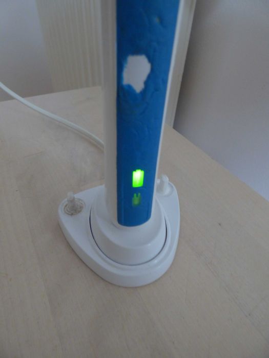 Elektryczna szczoteczka do zębów Oral-B uszkodzona