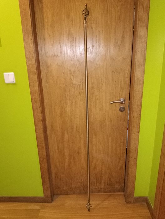 Varão em metal para cortinados