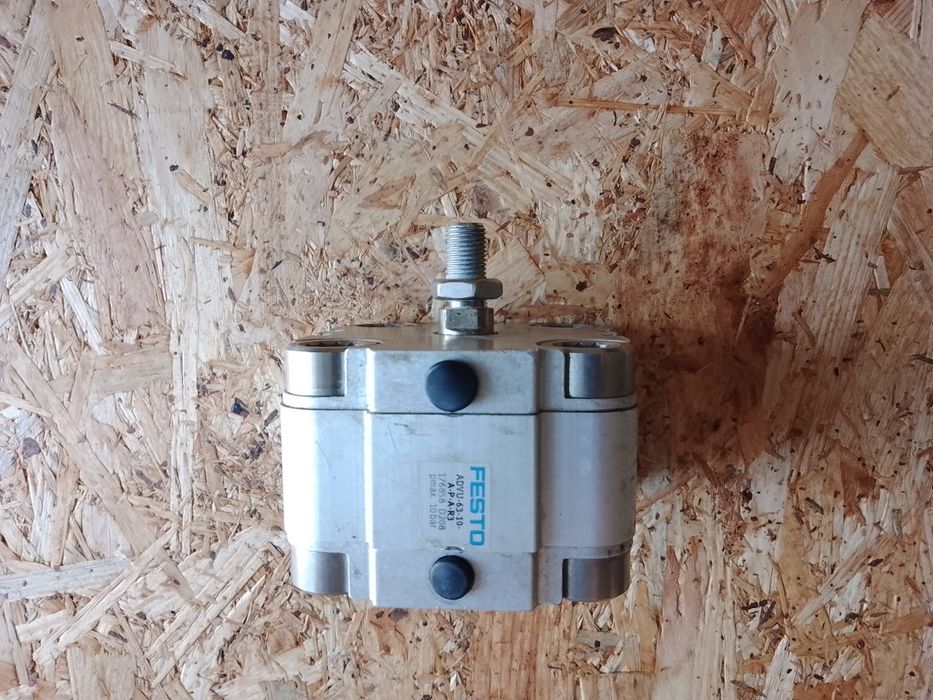 Siłownik kompaktowy Festo ADVU-63-10-A-P-A-R3