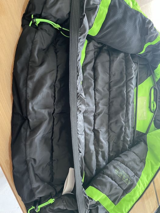 Kurtka zimowa dla chłopca 4 F rozmiar 146