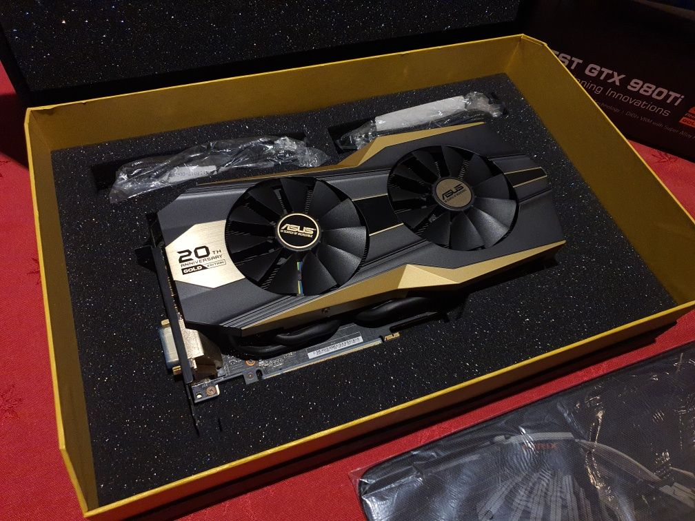 Gráfica GTX 980 Ti 20⁰ aniversário Asus - Gold Edition