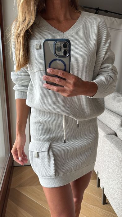 Komplet Brunello Cucinelli w szarosci sweter ze spodniczka