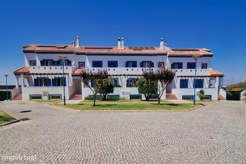 Moradia T3+2 com Garagem e piscina – Vila Azul, São Francisco -Alcoche