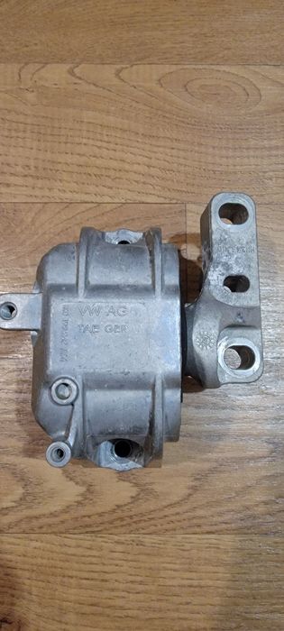 Подушка двигуна права Volkswagen Passat 2012 - 2015 B7 USA