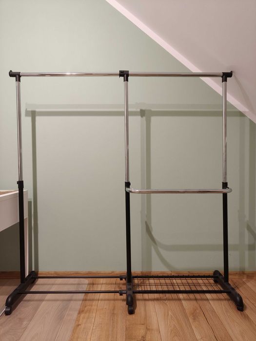 Wieszak na ubrania stojący, stojak podłogowy na kółkach (160*150)