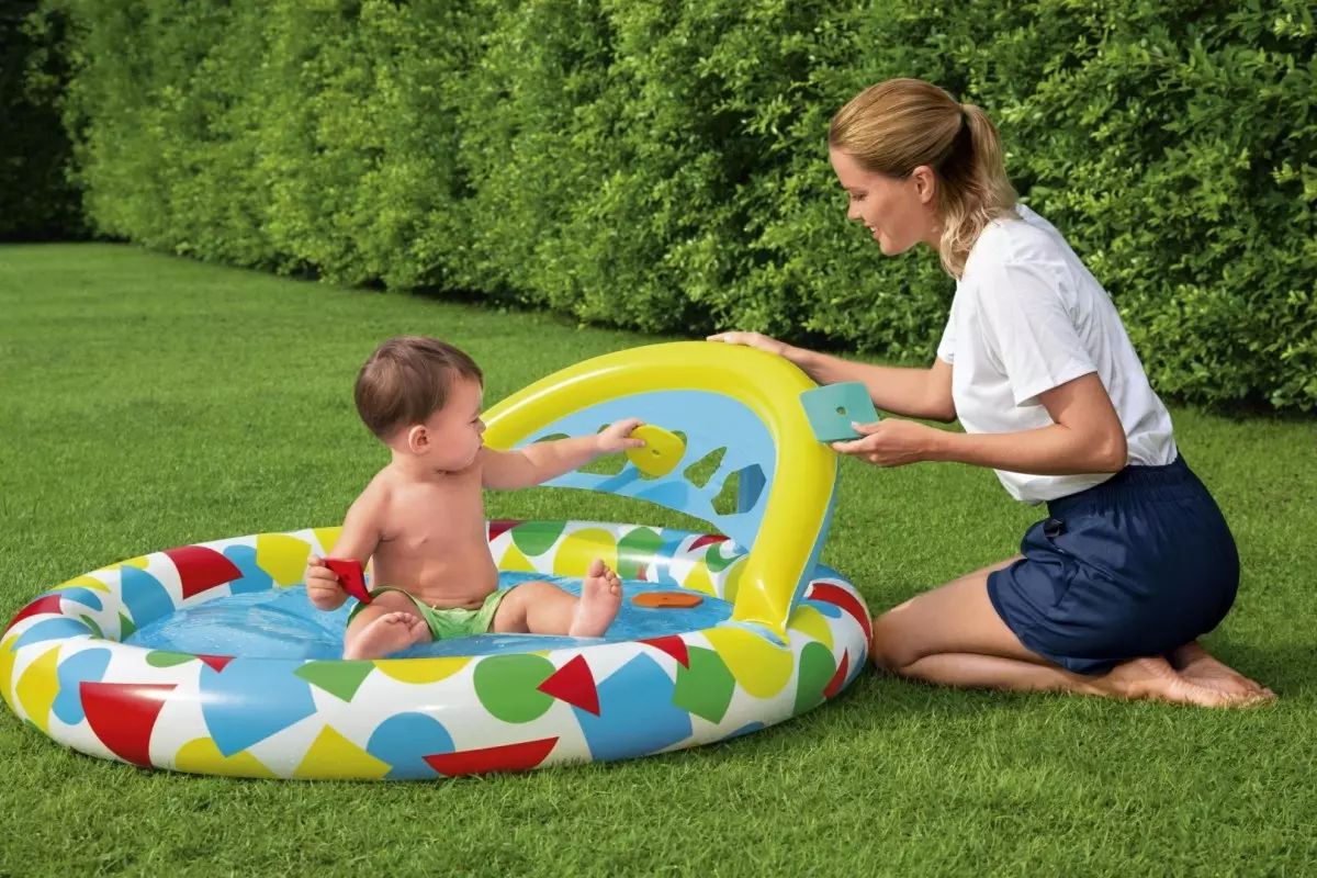 Bestway Splash & Learn. Basenik z sorterem kształtów i bańką wodną