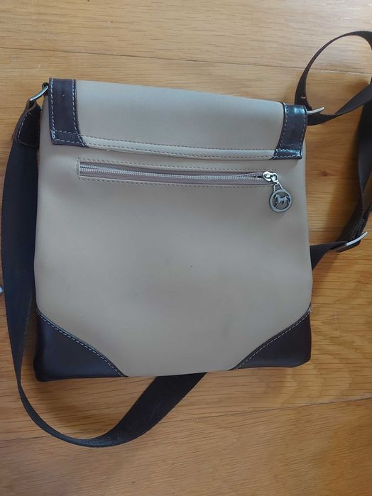 Mala em pele castanha e beje, cavalinho - 20 euros