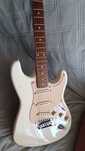 Sprzedam gitarę elektryczną Squier Stratocaster