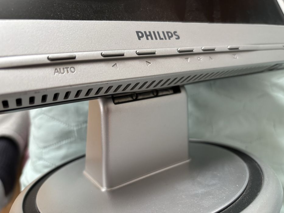 Monitor LCD Phillips 15” D-Sub vesa. Sprawny Wawa Bemowo