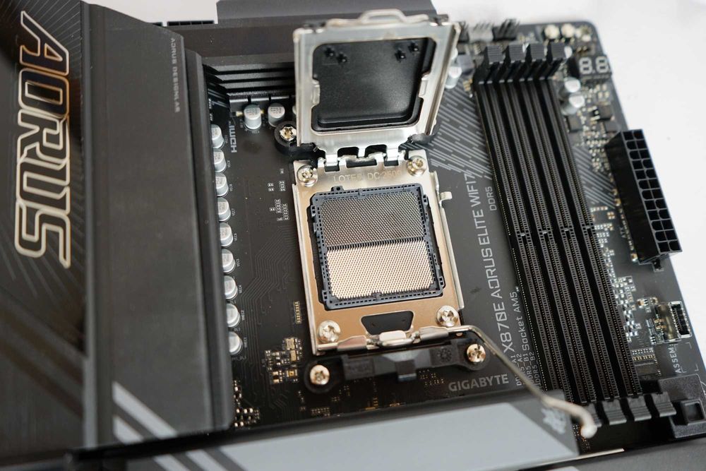 Материнська плата Gigabyte X870E AORUS ELITE WIFI7 AM5 RYZEN